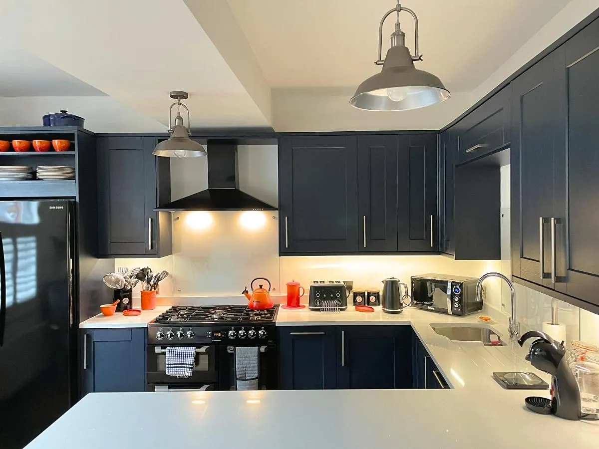 Lovely Comfortable 3Br House With Parking Nether Edge 0*,  United Kingdom