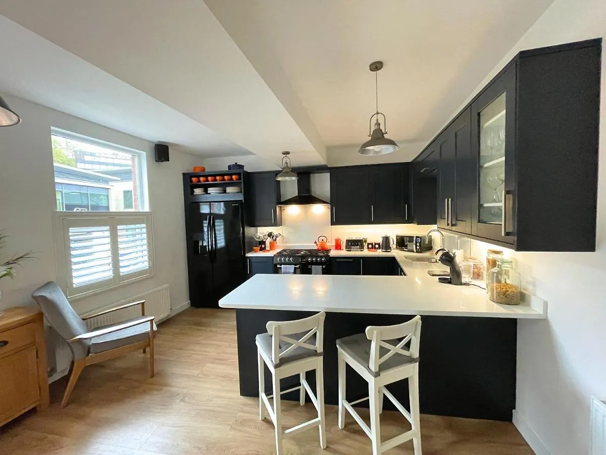 Lovely Comfortable 3Br House With Parking Nether Edge 0*,  United Kingdom